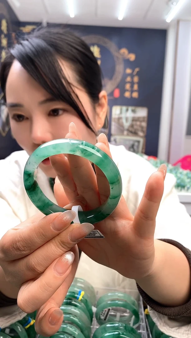 【闪购商品】石英质玉手镯未镶嵌天然非洲翠手镯94