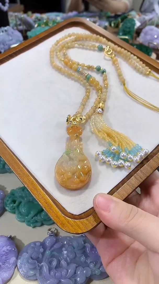 颈饰未镶嵌翡翠吊坠