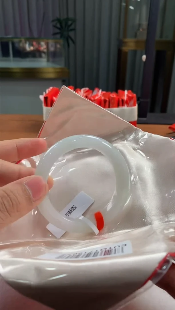 未镶嵌定制翡翠5082毛货不退不换  52-53圈