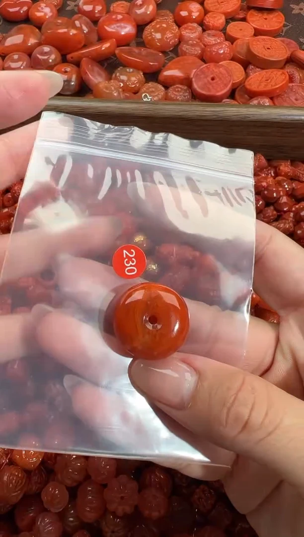 南红玛瑙未镶嵌颈饰1