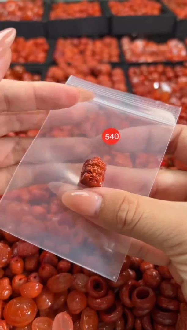 南红玛瑙未镶嵌颈饰1