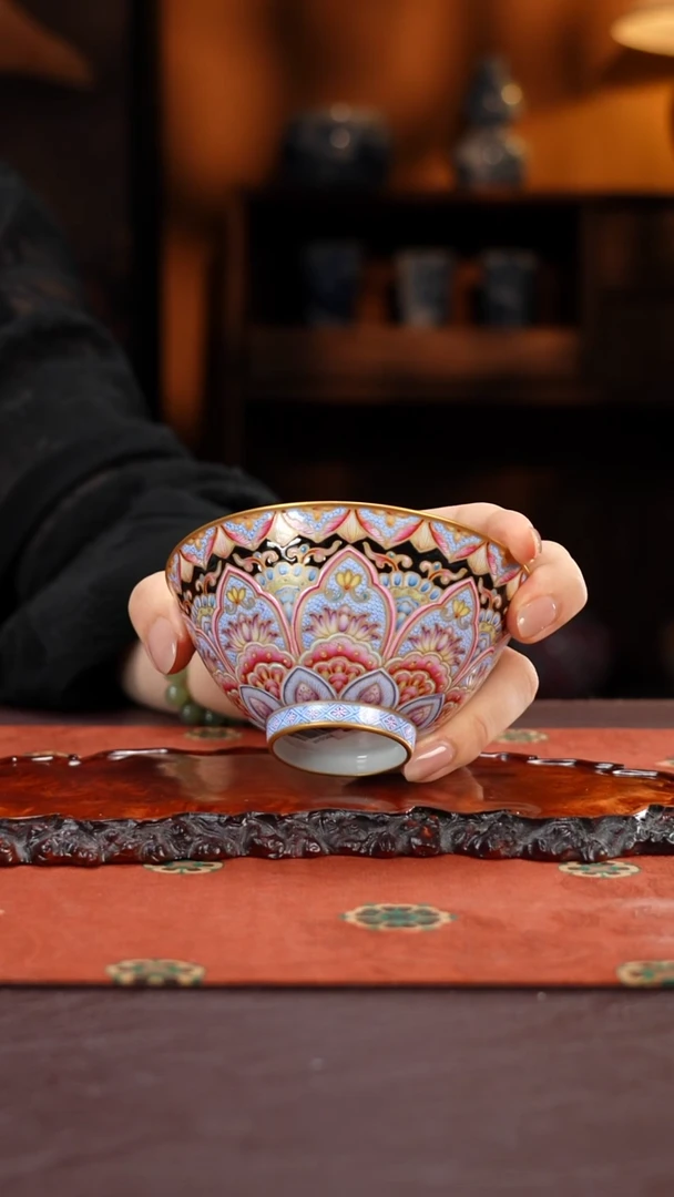 溢珍昂莲花斗笠杯