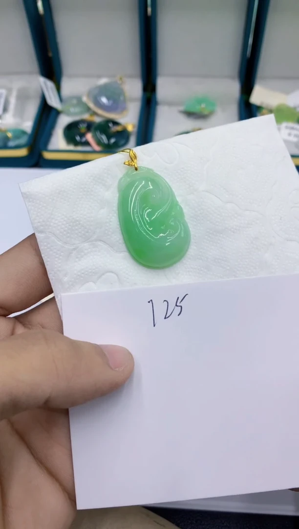 颈饰18K金镶嵌翡翠1111111111