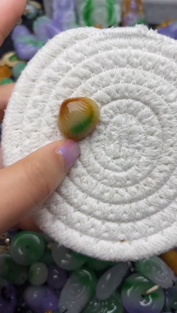 颈饰未镶嵌翡翠缅甸翡翠吊坠