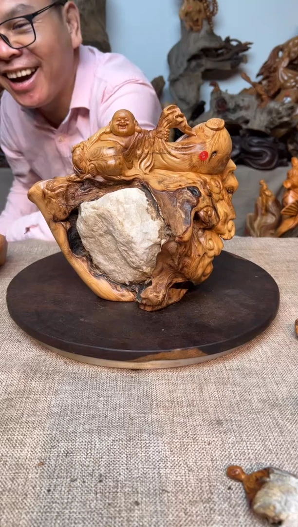 柏木（崖柏）阿**德崖柏雕刻件