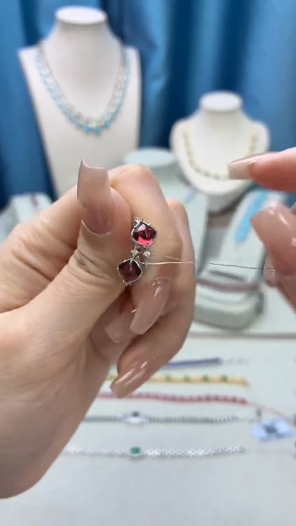 银S925镶嵌耳饰石榴石308JH0101产品一个（多样性）