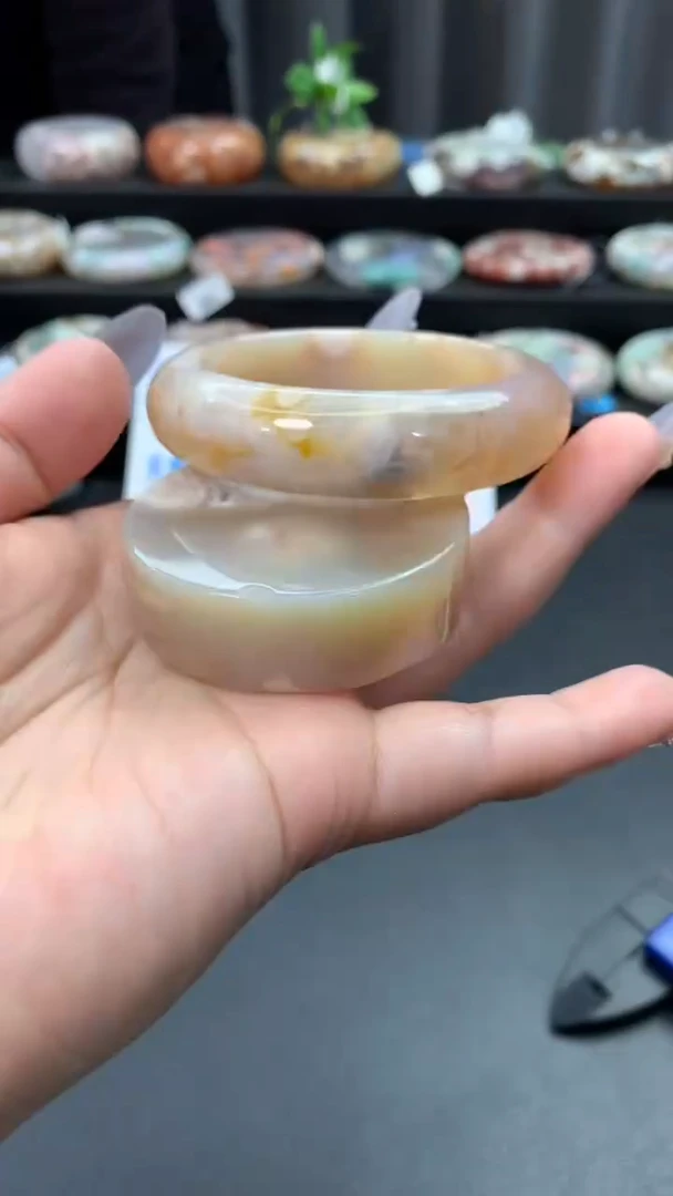 未镶嵌手镯石英质玉（51圈口）赠送镯心 无证书