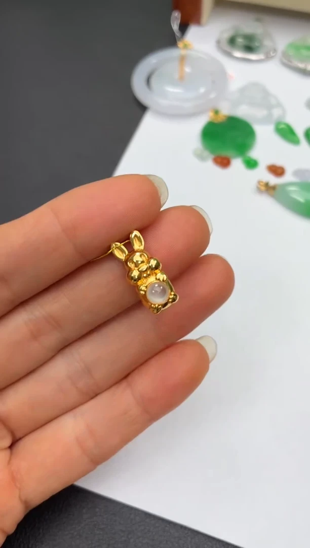 颈饰18K金镶嵌翡翠天然翡翠A货