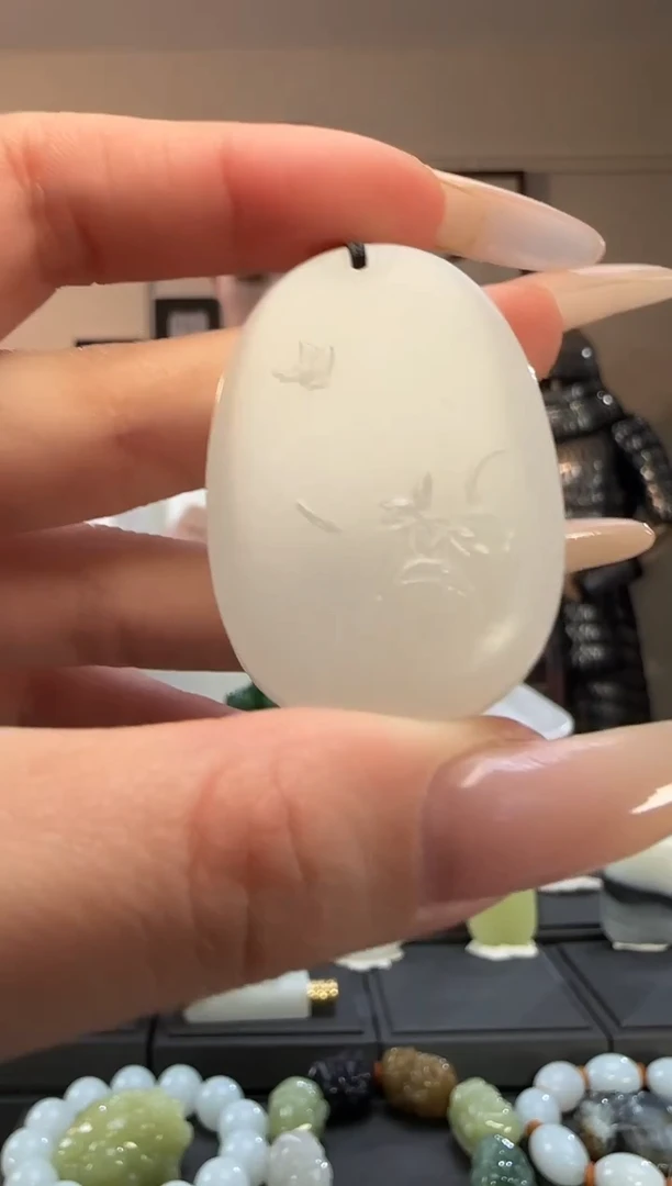 颈饰未镶嵌和田玉白玉吊坠