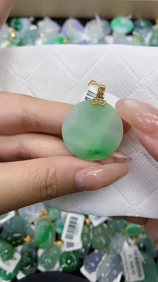 颈饰18K金镶嵌翡翠a货支持复检百元以上9元证书费自理