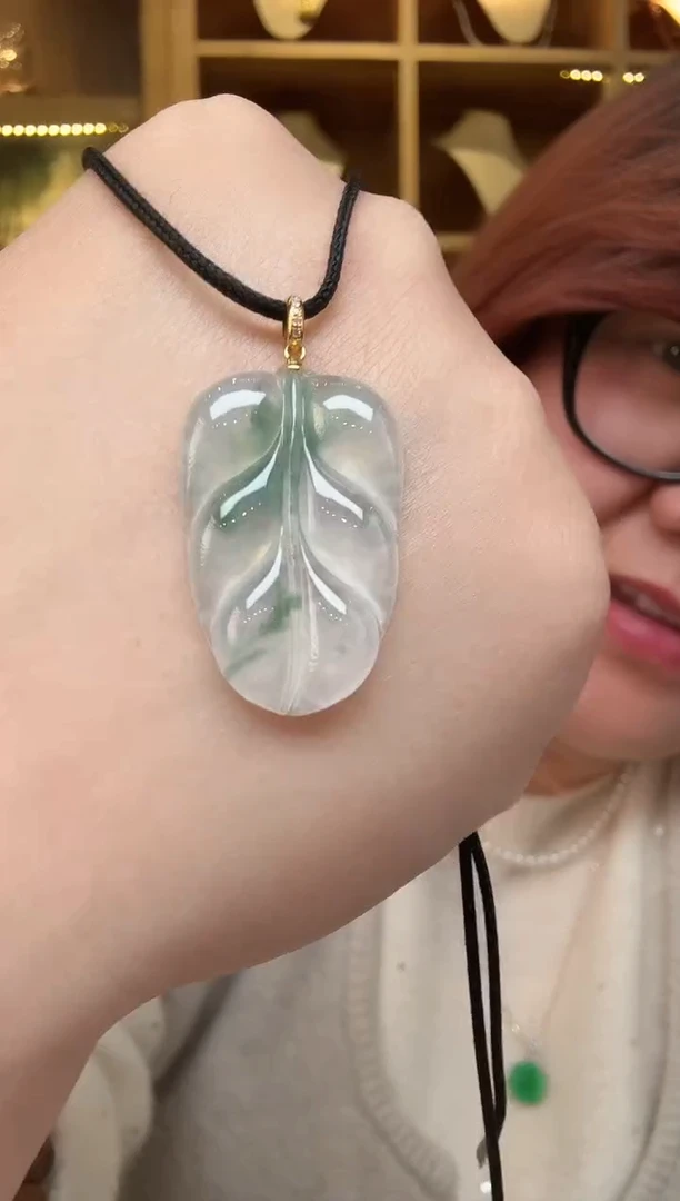 颈饰18K金镶嵌翡翠挂件