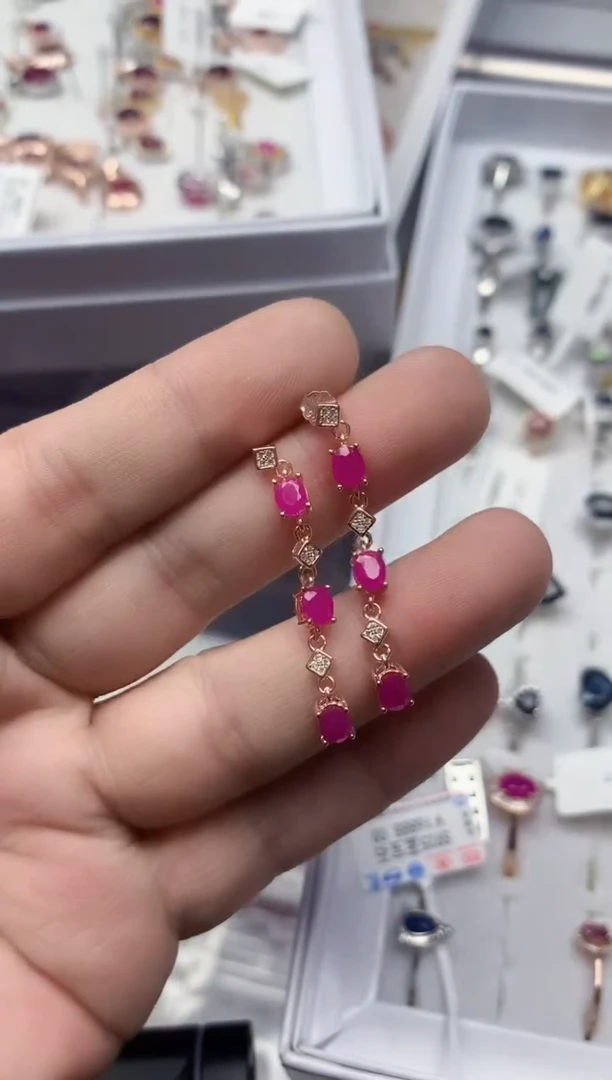 【闪购商品】红宝石耳饰银S925镶嵌........