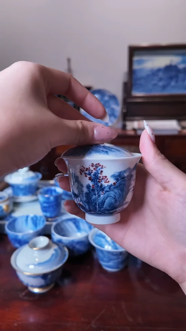 青花手绘山水盖碗