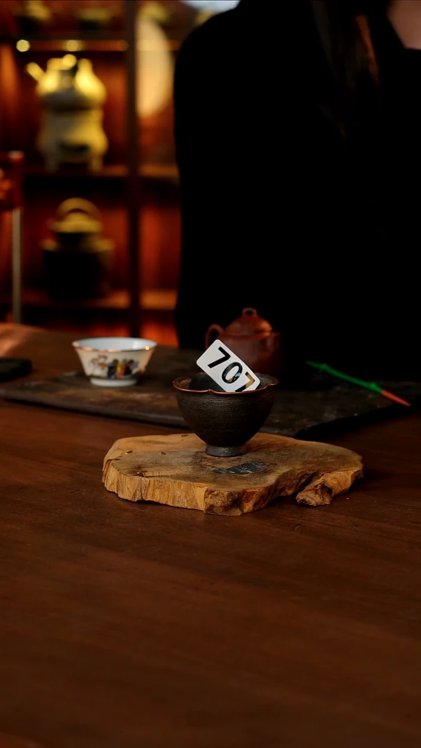包铜花口黑杯..707