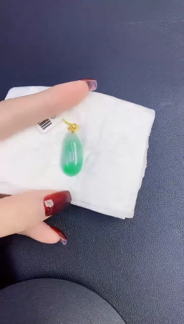 颈饰18K金镶嵌翡翠缅甸天然翡翠A货