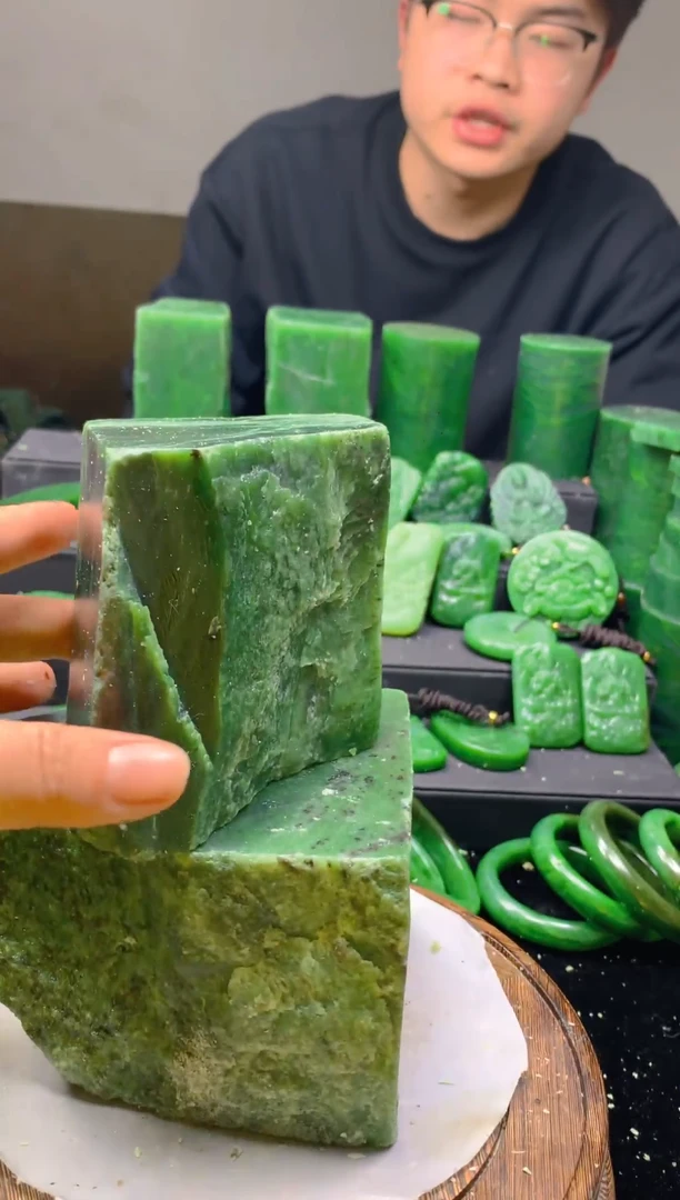 未镶嵌和田玉（碧玉）珠宝半成品1