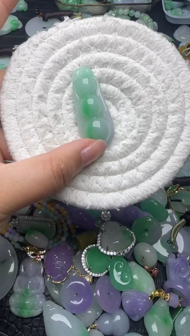 颈饰未镶嵌翡翠缅甸翡翠吊坠