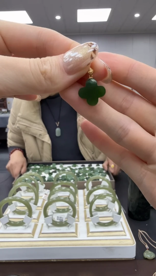 颈饰18K金镶嵌和田玉多样性发其一zj