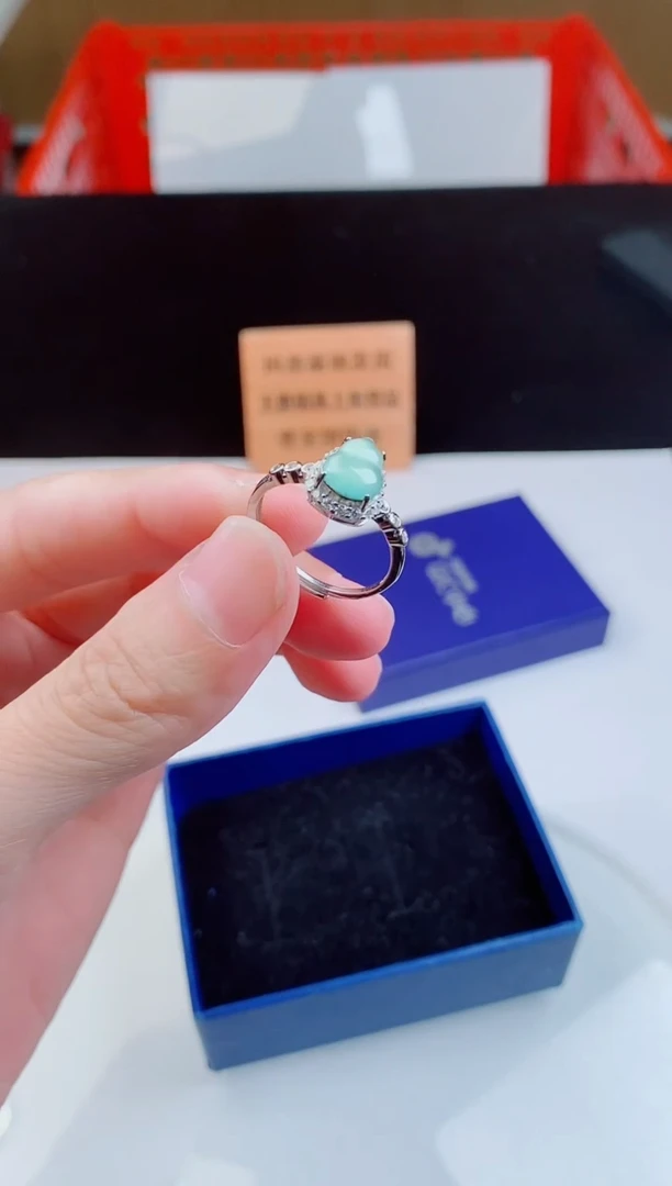 颈饰未镶嵌翡翠   ·