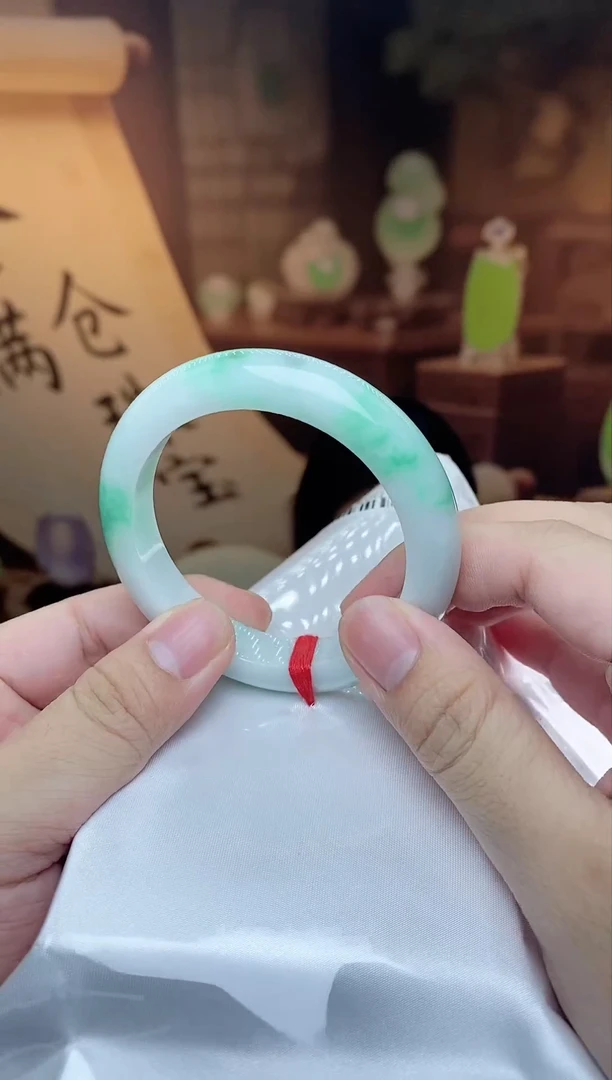 未镶嵌手镯翡翠手镯