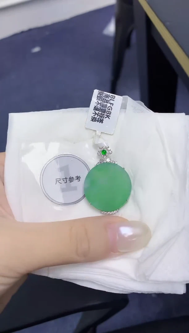翡翠18K金镶嵌颈饰天然缅甸翡翠A货百元以上9元证书费自理