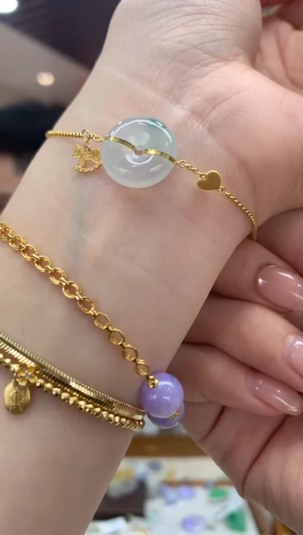 18K金镶嵌手链翡翠平安扣手链多样性