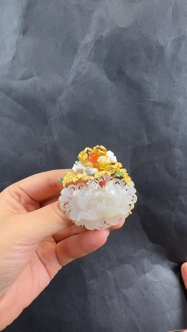 颈饰银S925镶嵌和田玉胸针