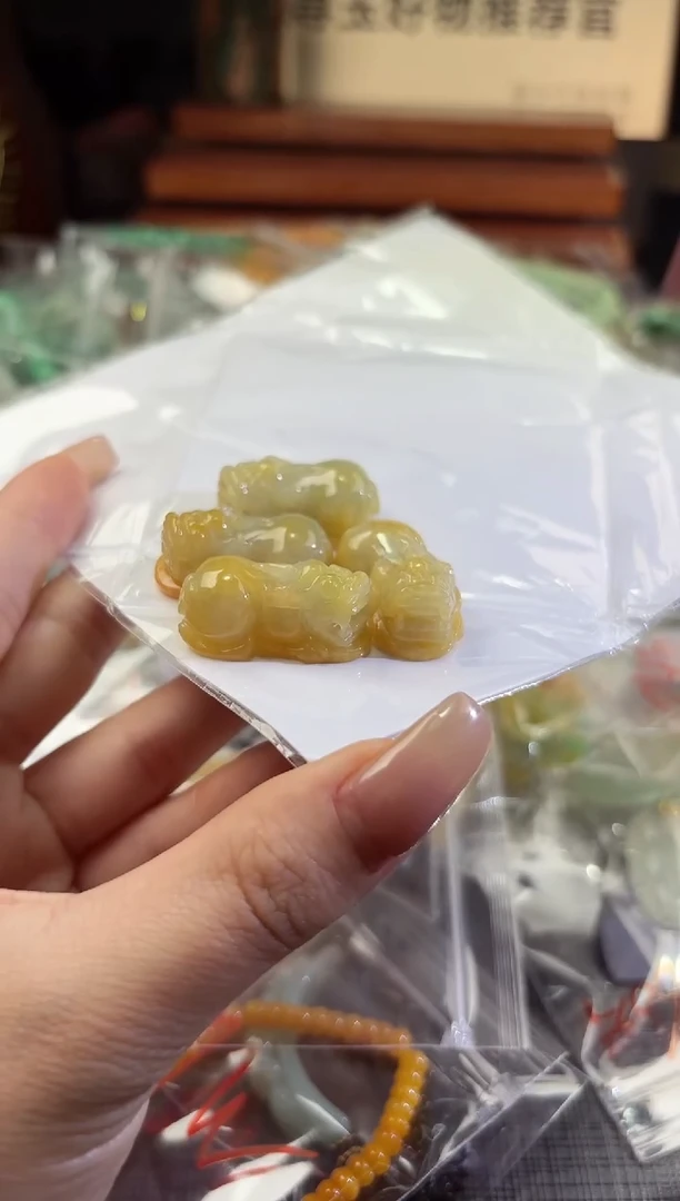 翡翠未镶嵌颈饰100711525 随机发仅一件