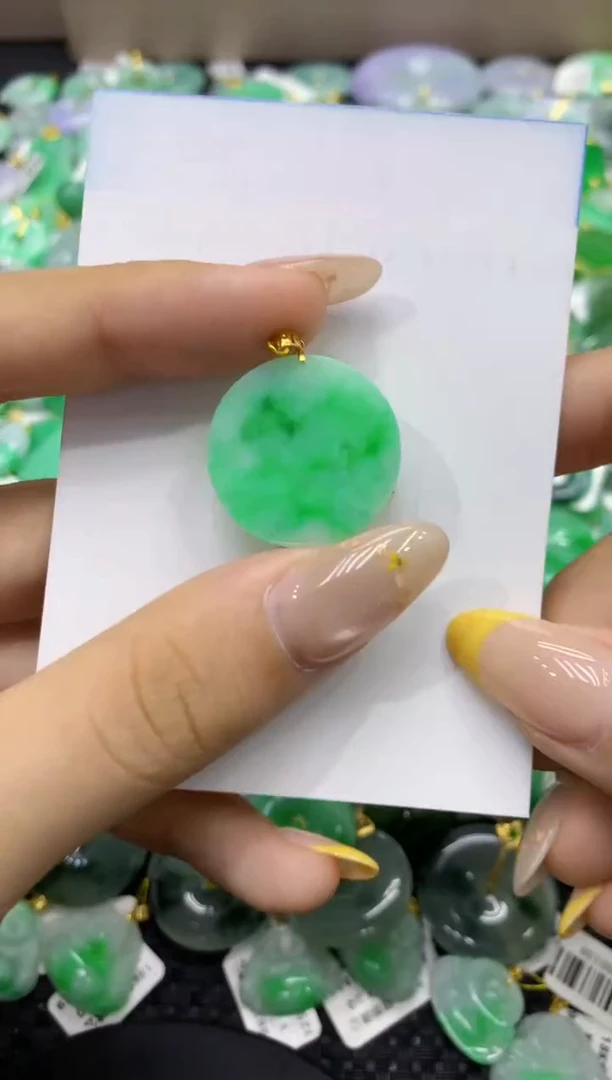 颈饰18K金镶嵌翡翠天然缅甸翡翠A货