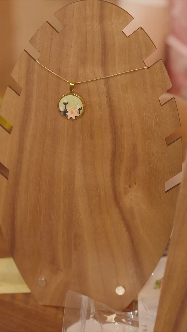 泥塑非遗手工艺软陶饰品荷花