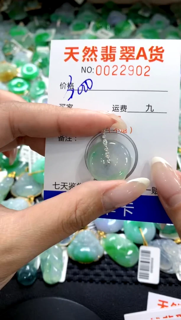 翡翠18K金镶嵌颈饰1111111111111111