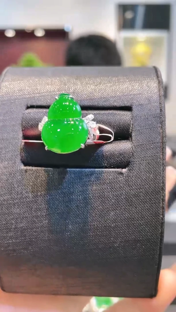 【闪购商品】翡翠颈饰18K金镶嵌A82天然A货翡翠戒指