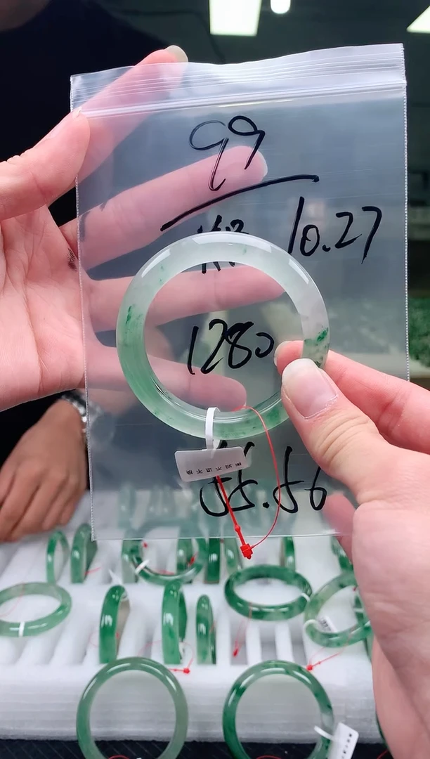 未镶嵌非洲翠石英质玉非洲翠手镯55-56圈口99号