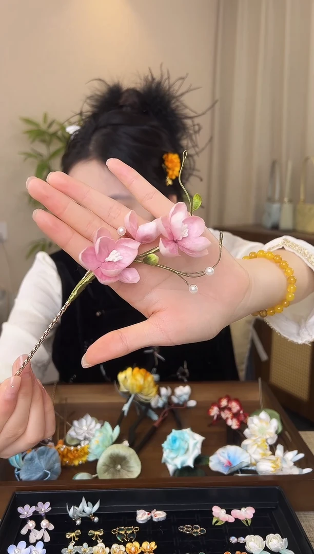 刺绣粉色玉兰花绒花发簪