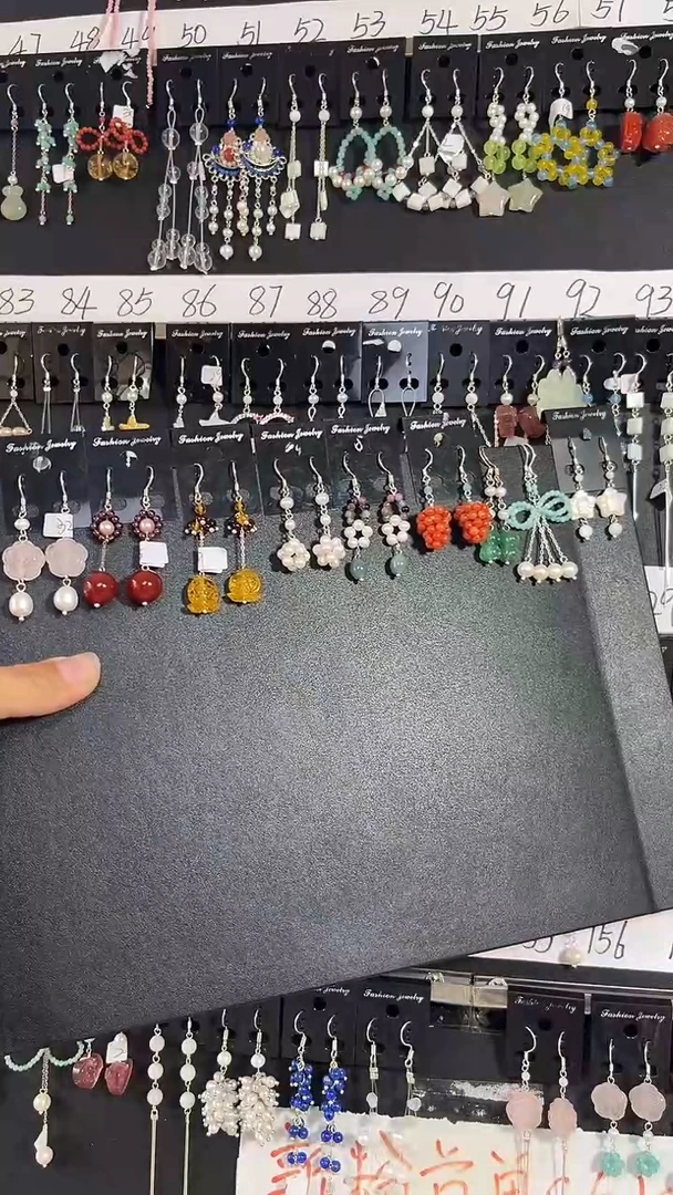 未镶嵌翡翠耳饰云姐