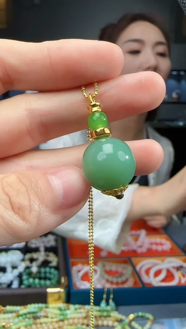 和田玉未镶嵌吊坠(不含链)1