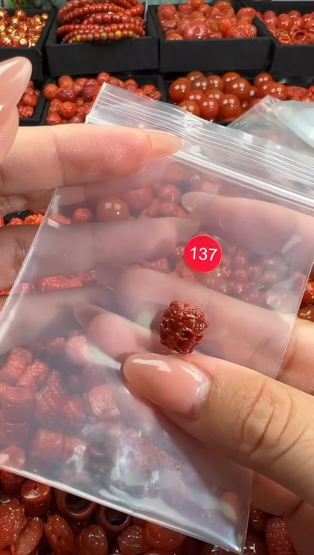 南红玛瑙未镶嵌颈饰1