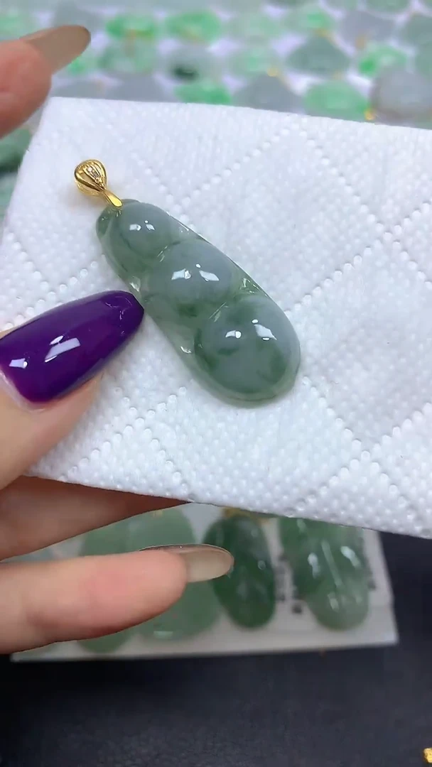 颈饰未镶嵌翡翠