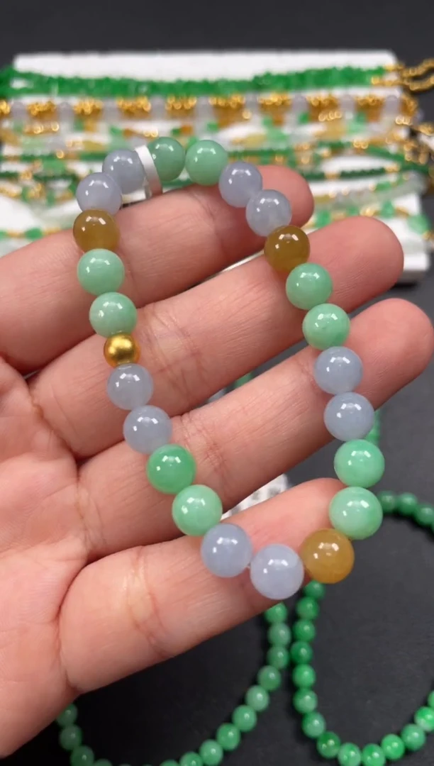 套链足金镶嵌翡翠一条    P539