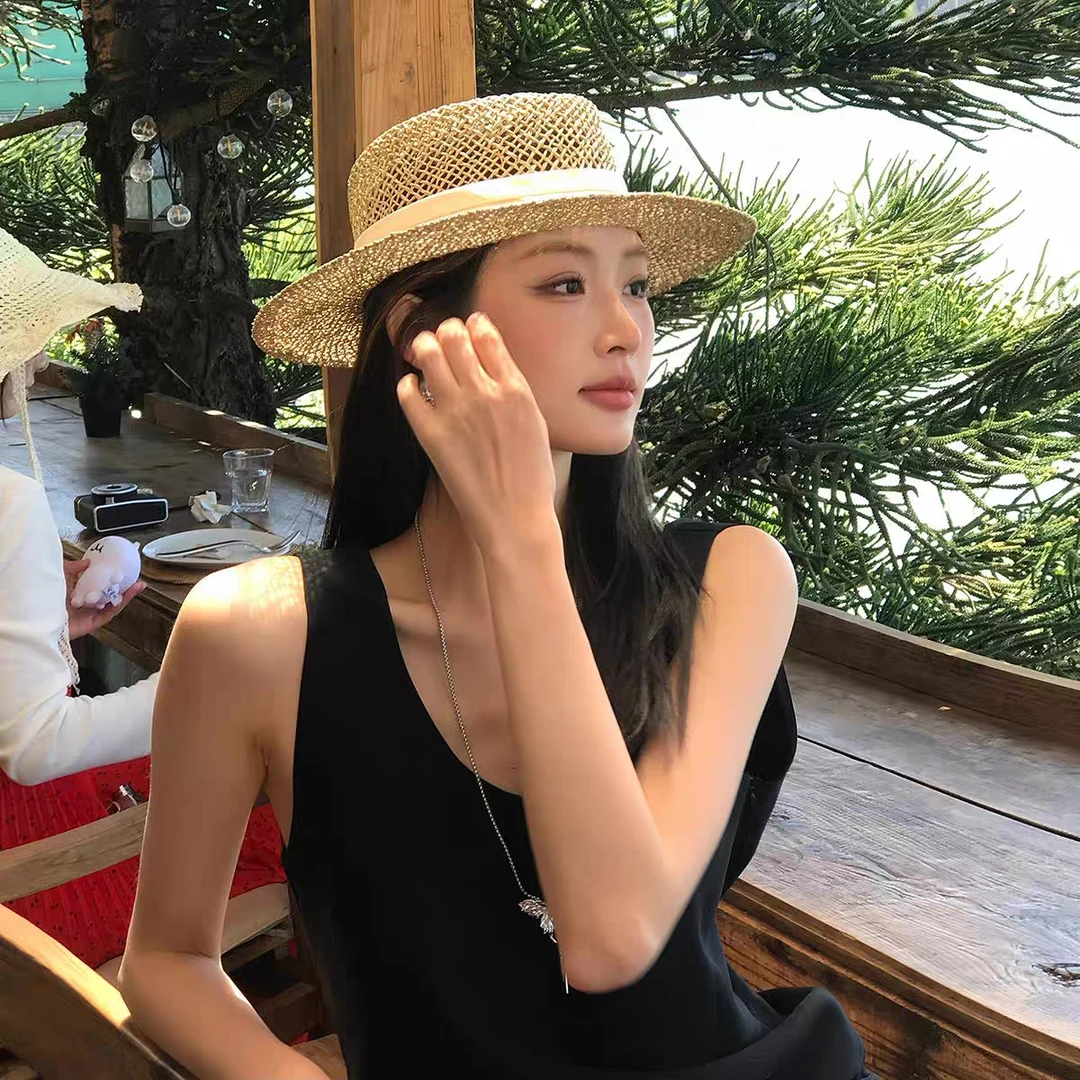 纯萃美韩国海边平顶礼帽女百搭拉菲草帽时尚老钱风夏季镂空帽子