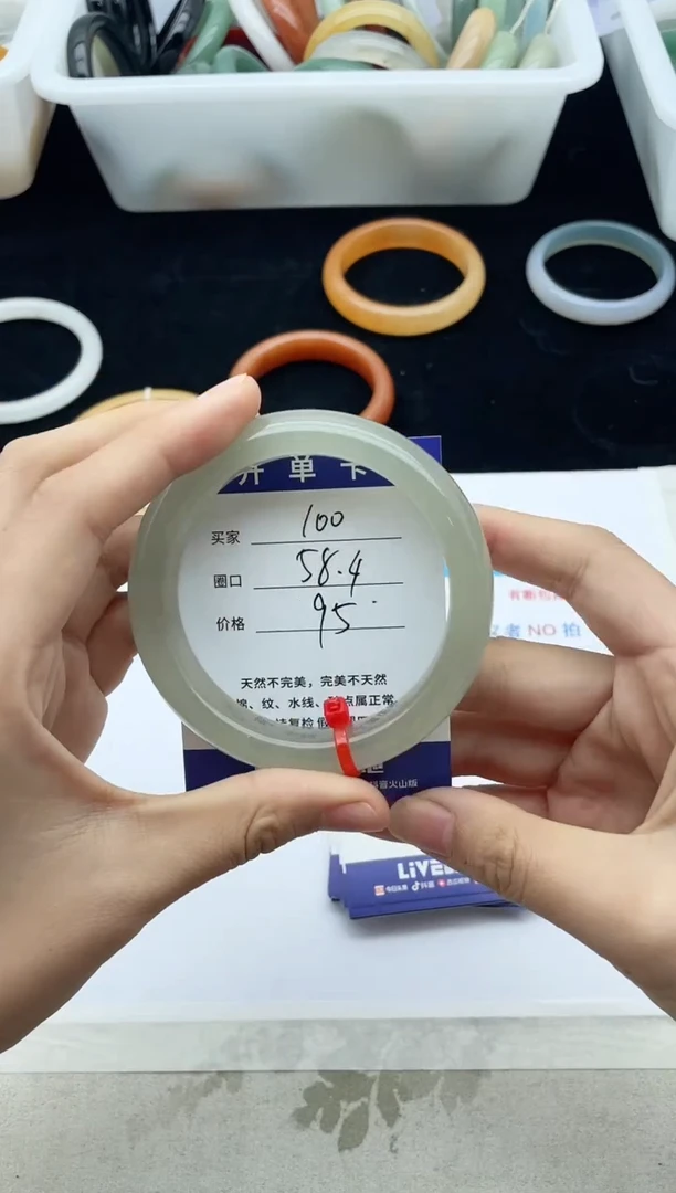 未镶嵌手镯石英质玉100