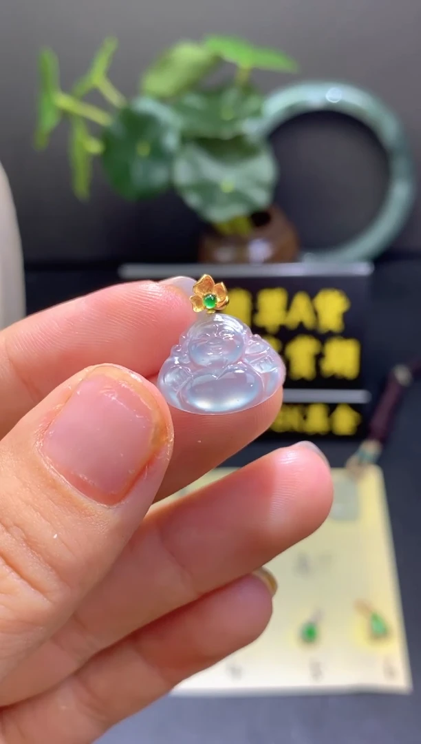 翡翠18K金镶嵌颈饰翡翠吊坠