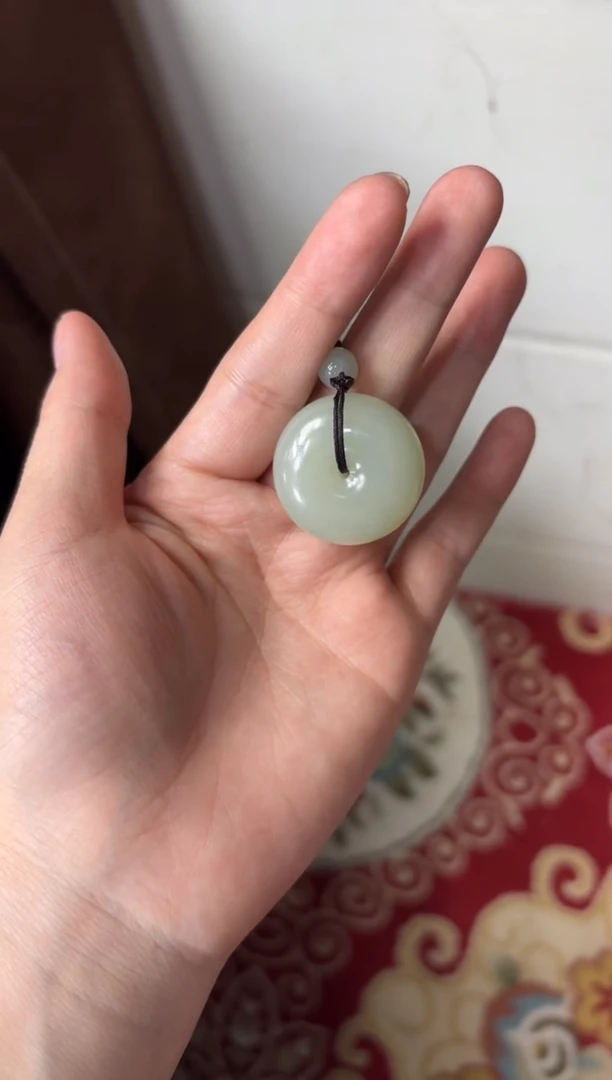 【闪购商品】和田玉吊坠(赠链)未镶嵌且末微色差近矿吊坠