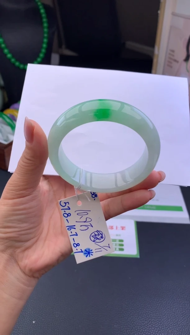 未镶嵌手镯翡翠假一赔三 手镯