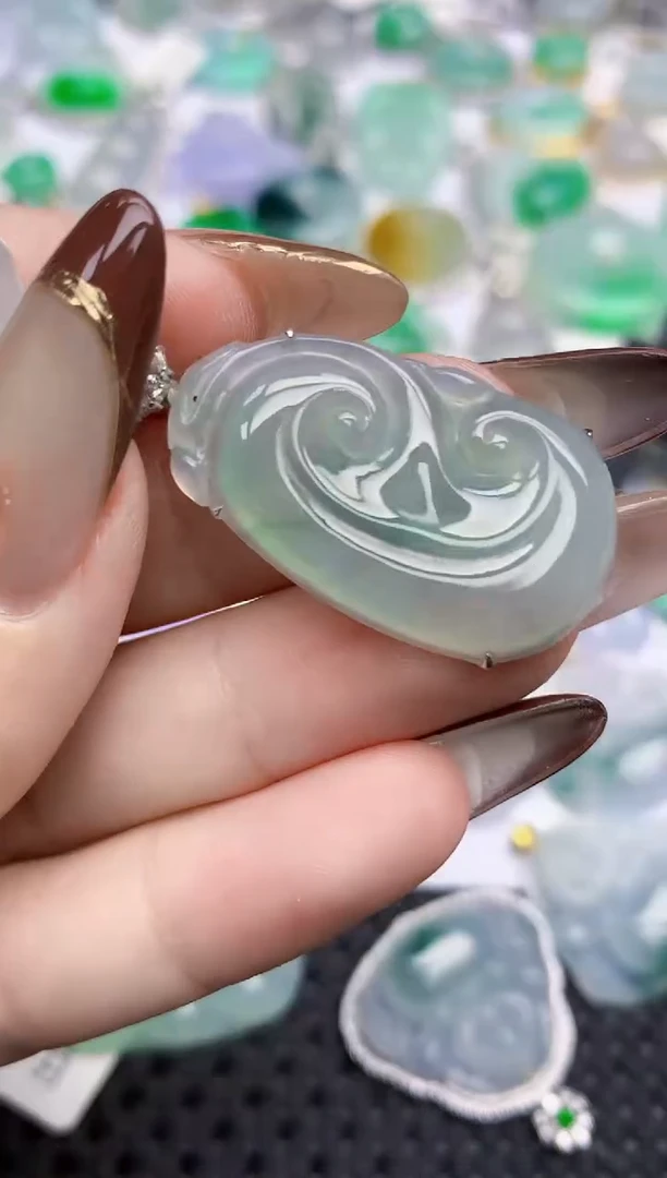 颈饰18K金镶嵌翡翠   天然翡翠A货  百元以上9米证书费自理