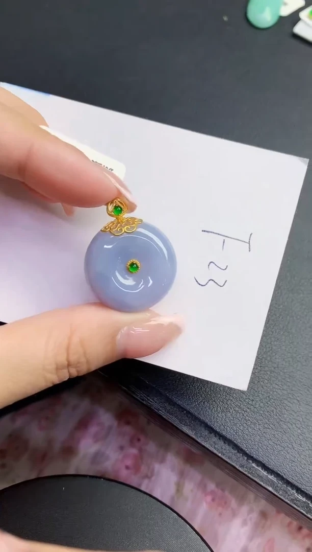 翡翠18K金镶嵌颈饰缅甸天然翡翠A货