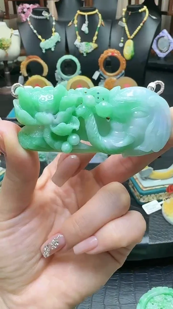 【闪购商品】翡翠颈饰未镶嵌象牌