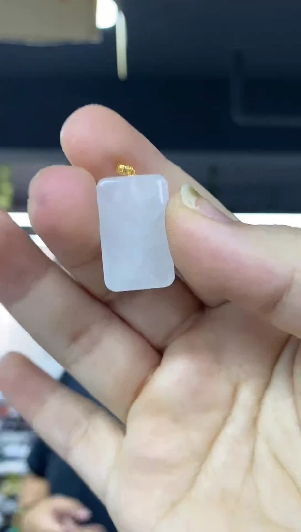 颈饰18K金镶嵌和田玉（白玉）多样性发其一颜色微差