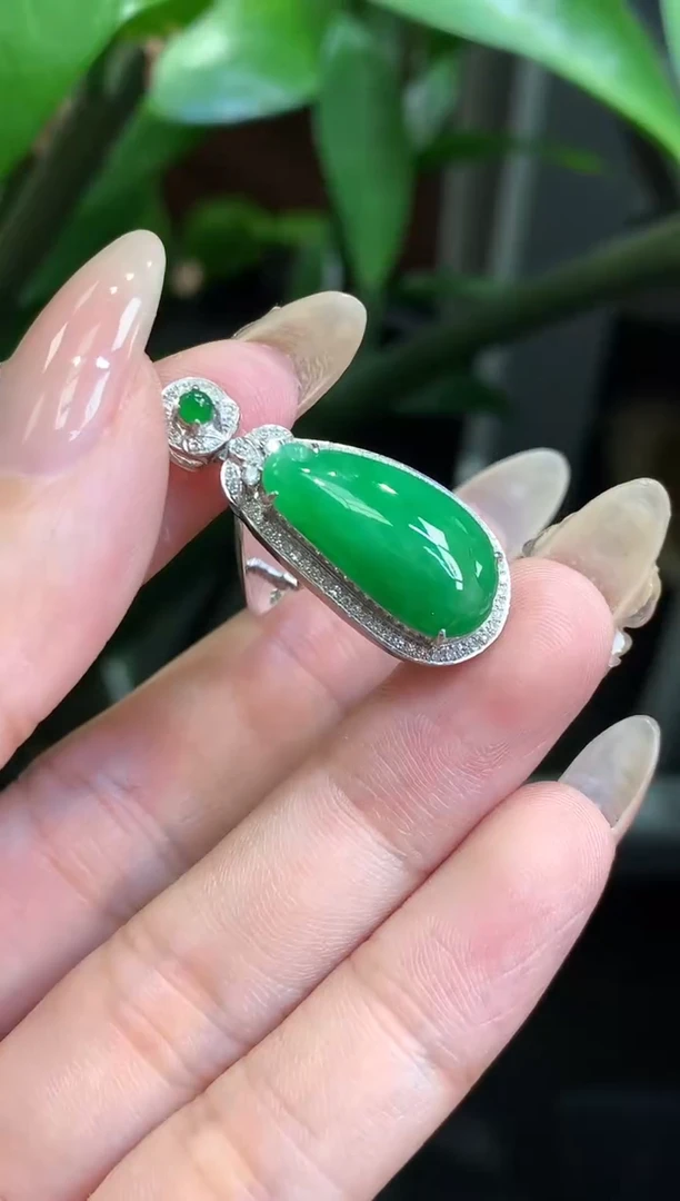 18K金镶嵌挂件翡翠福瓜