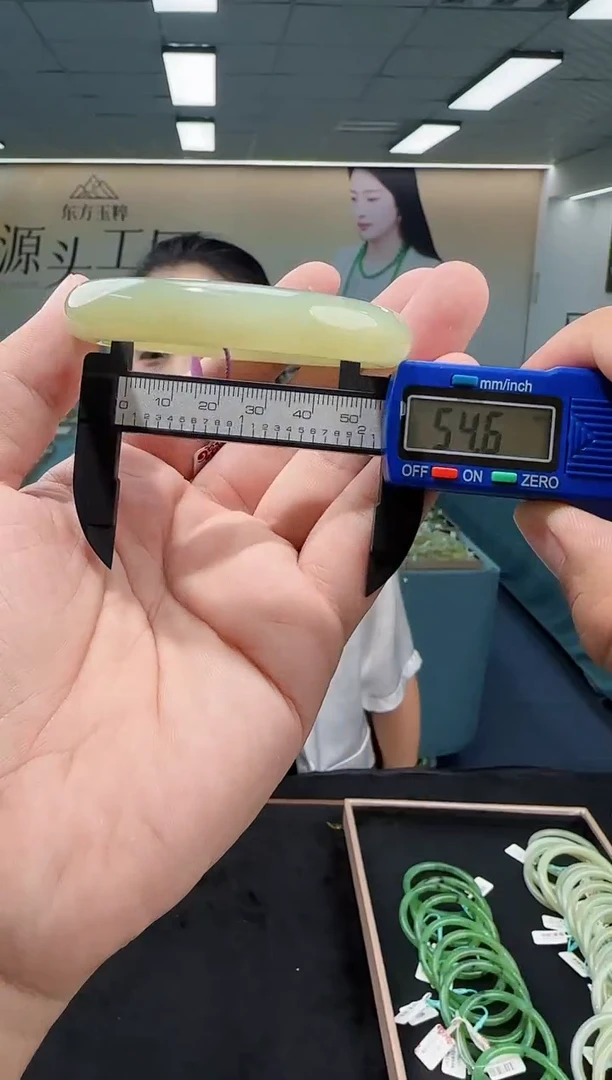 和田玉手镯未镶嵌多样性发货  拍一发一
